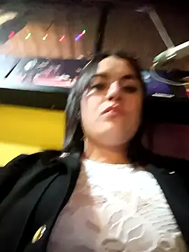 Lesly_10-'s cam snapshot