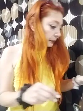 EmilyyRed's cam snapshot