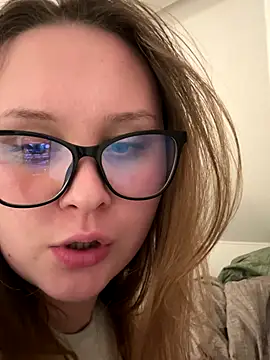 YoungJoyce's cam snapshot