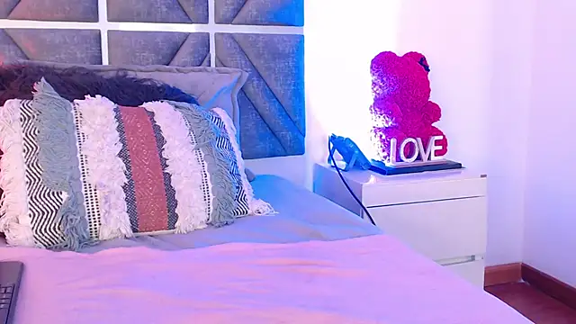 Laura_Dicardy's cam snapshot