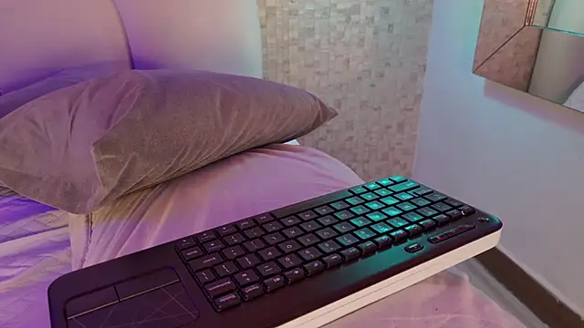 emily_dempsey's cam snapshot