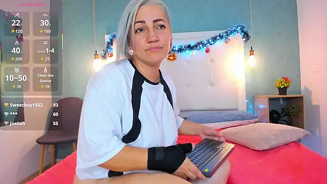 Heidy_milf's cam snapshot