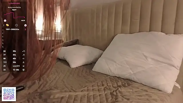 AngelenaCrittendon's cam snapshot