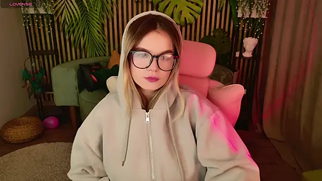 KellyHayden's cam snapshot