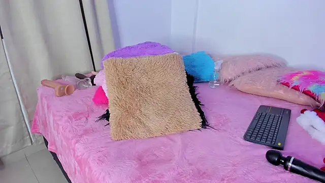 hailey_hadid's cam snapshot