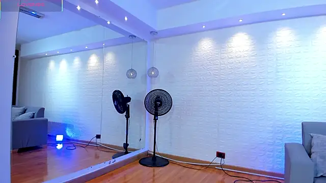 Saara_Corraless's cam snapshot