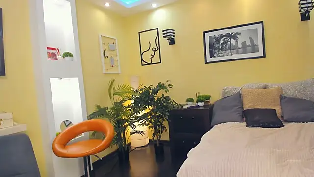 exposed_lizzy's cam snapshot