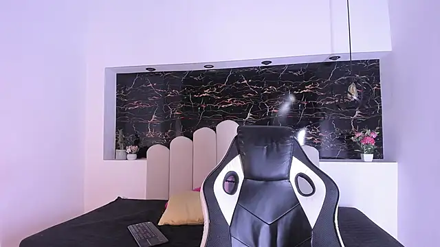 Annyrosee's cam snapshot