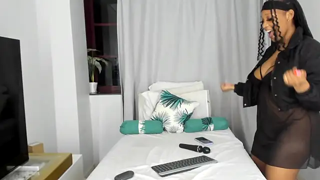 ConnieSmall24's cam snapshot