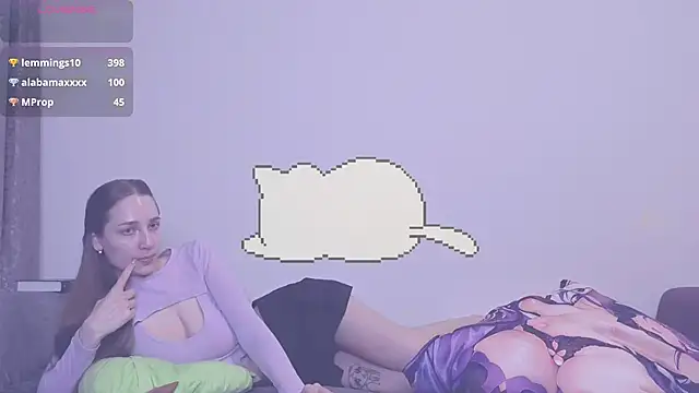 Emily_and_Ilumi's cam snapshot