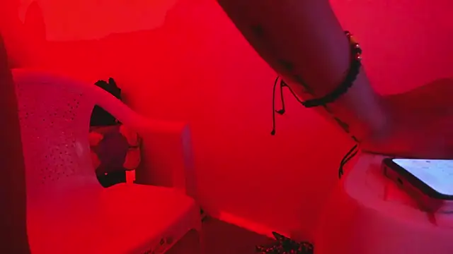 zara_fox44's cam snapshot