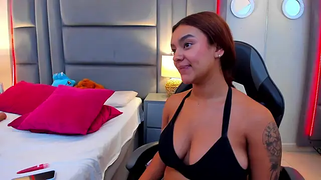 GabyMoreau's cam snapshot