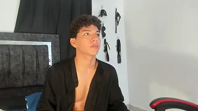 Maximiliano_Khalil live sex cam