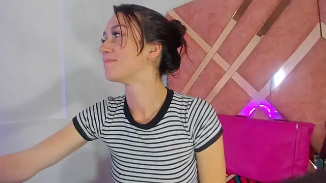 Amy_Kobold3's cam snapshot