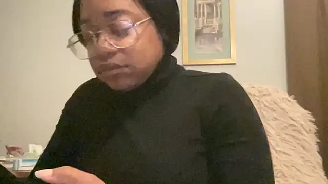 MommyConfident's cam snapshot