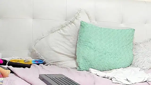 SexyLatinsx's cam snapshot