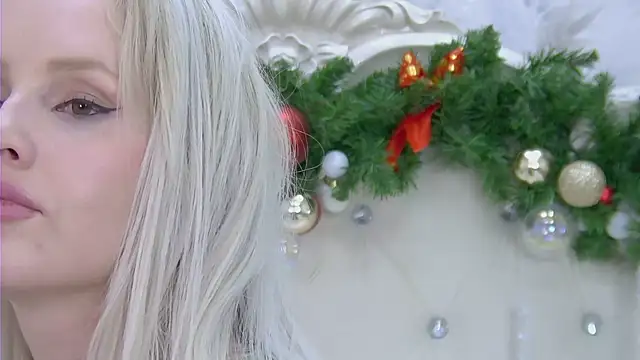 EllieFrosty_'s cam snapshot