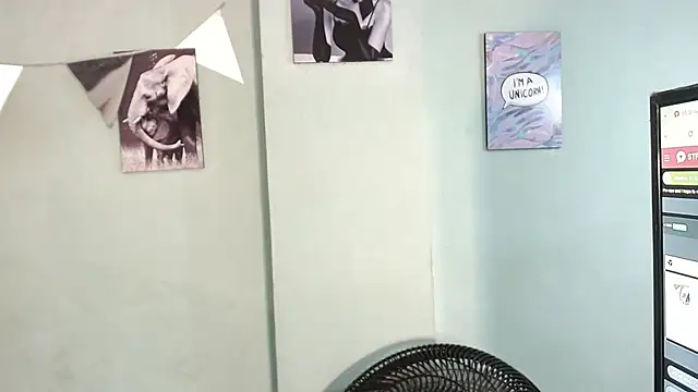 emma_stone54's cam snapshot