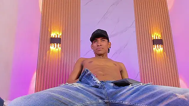 Ethan_thouse's cam snapshot