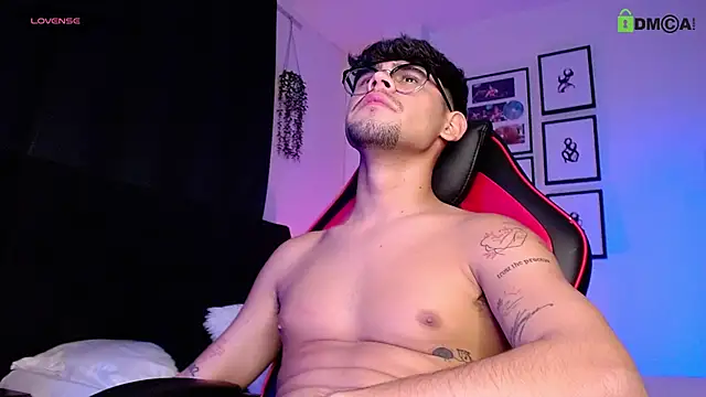 isaac-saenz live sex cam