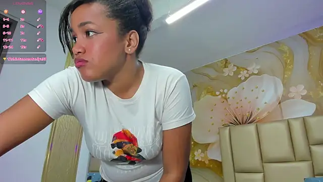 NahomiWalker_'s cam snapshot