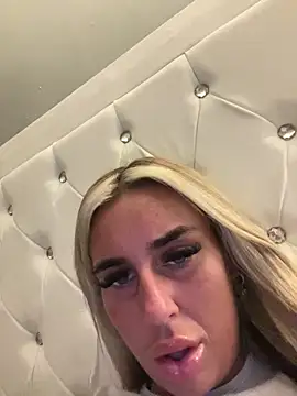 EllieMaeBaby live sex cam