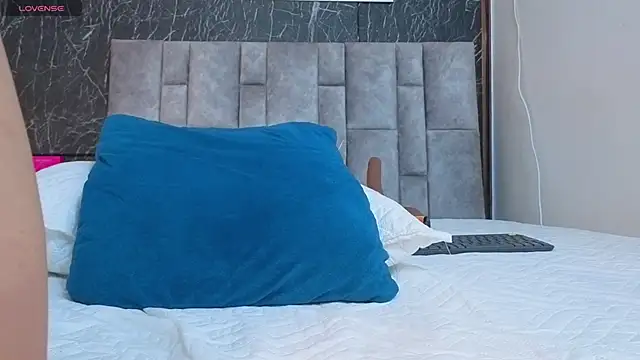 emmi_collinss's cam snapshot