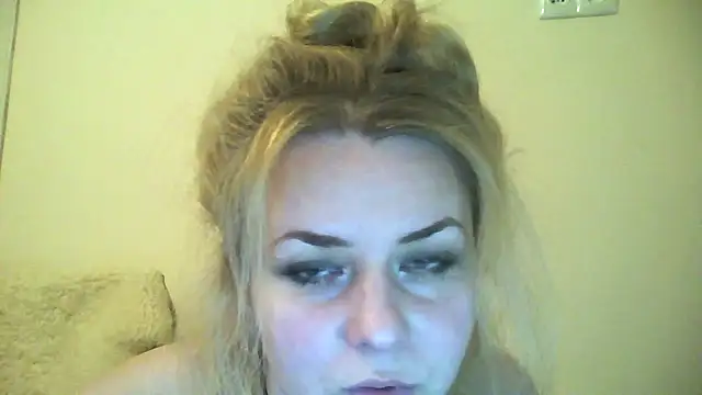 HollyxPretty's web cam