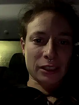 GoldenPussy1329's cam snapshot