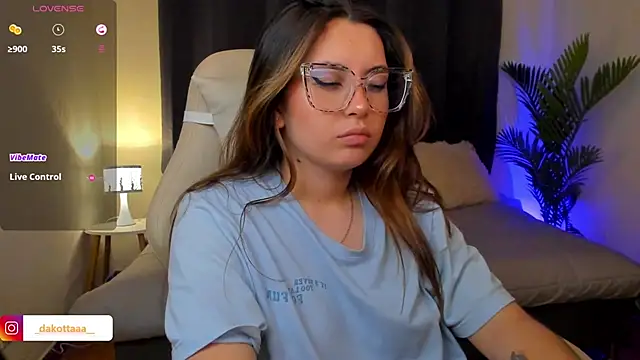 dakottaa_'s cam snapshot