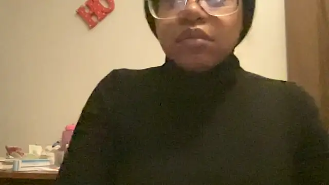 MommyConfident's cam snapshot