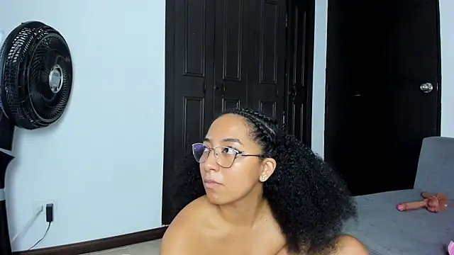 NAHOMI_MILLER's cam snapshot