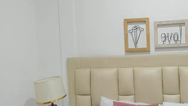 SkinnyGirl_28's cam snapshot