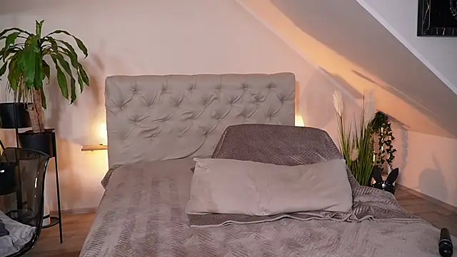 hotmilfbitch live sex cam