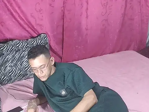 BOYWET-FANTASIES28's cam snapshot