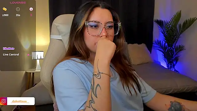 dakottaa_'s cam snapshot