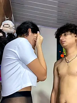 Nezuko-uWux live sex cam