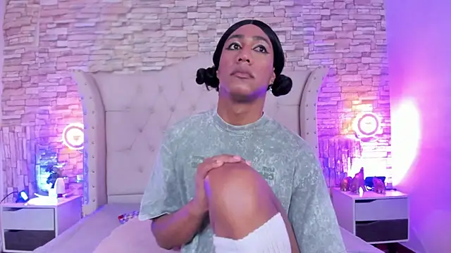 Lucia-Horny24 live sex cam