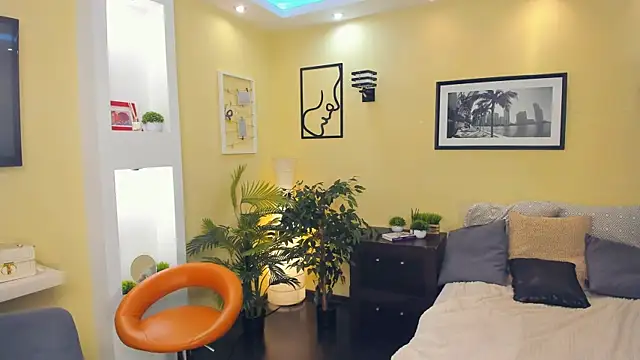 exposed_lizzy's cam snapshot