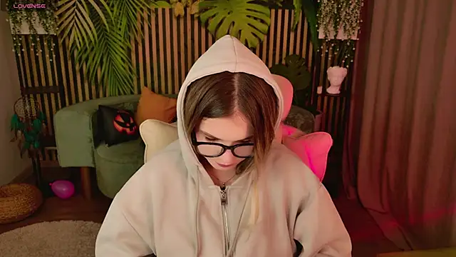 KellyHayden's cam snapshot