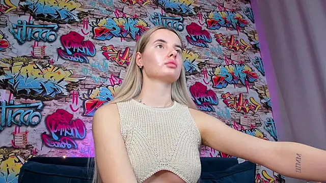 Erika_Carpenter's cam snapshot