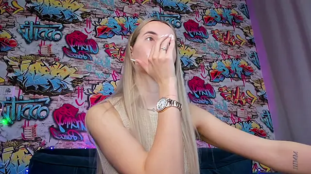 Erika_Carpenter's cam snapshot