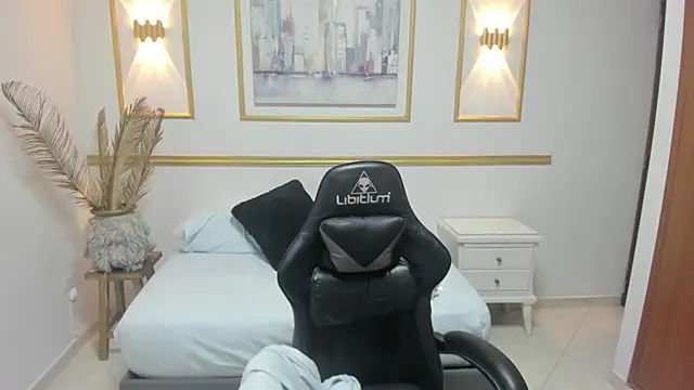 karlyy_'s cam snapshot