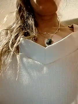 eatmeplease44's web cam