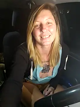 SheIsSomething's cam snapshot