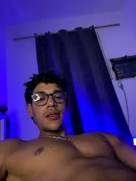 Ryan_and_Aria's cam snapshot