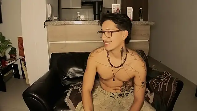 ChloeAndYan live sex cam