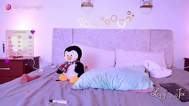 Lucyanajoi's cam snapshot