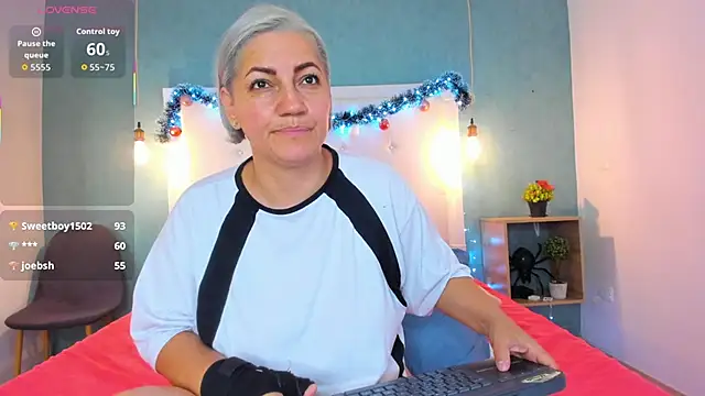 Heidy_milf's cam snapshot