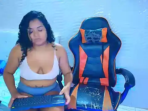 CurlyAliccia_'s cam snapshot